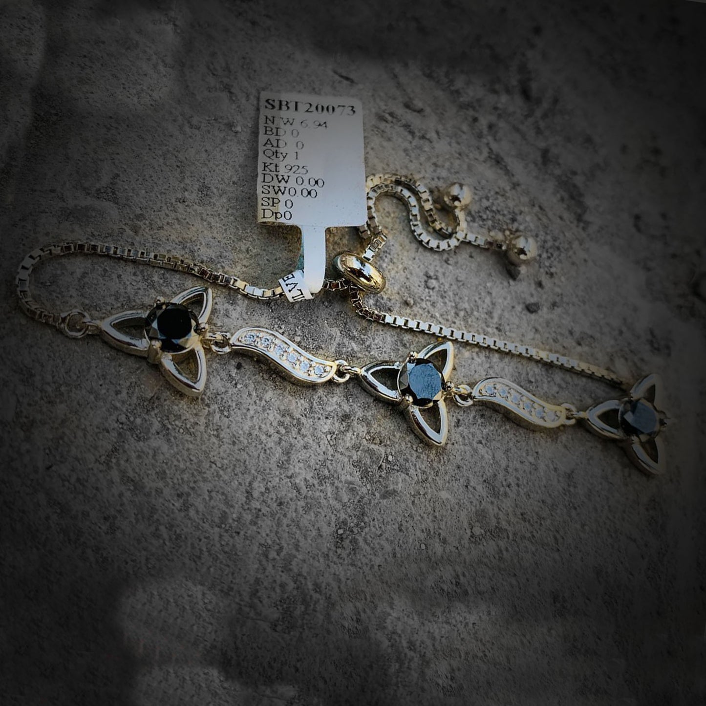 BRACELET