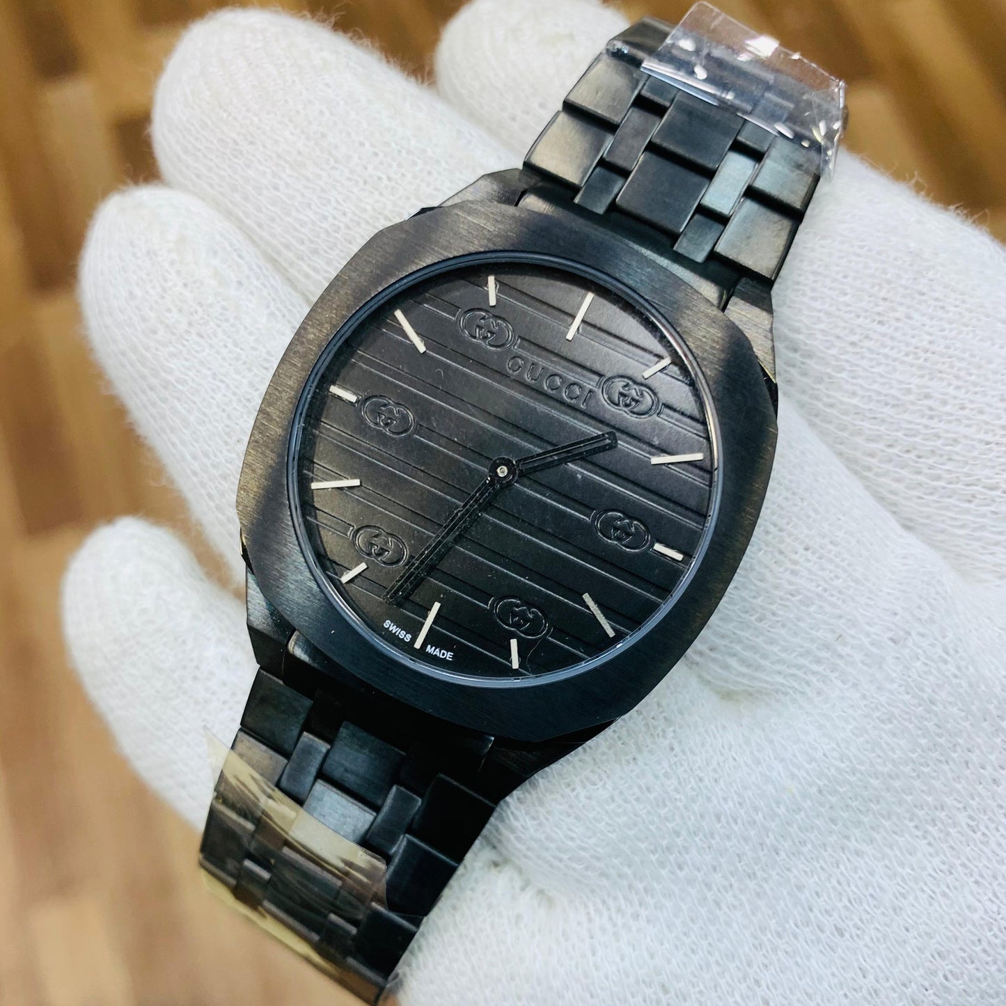 Gucci Women Black Dial With Black Bracelet